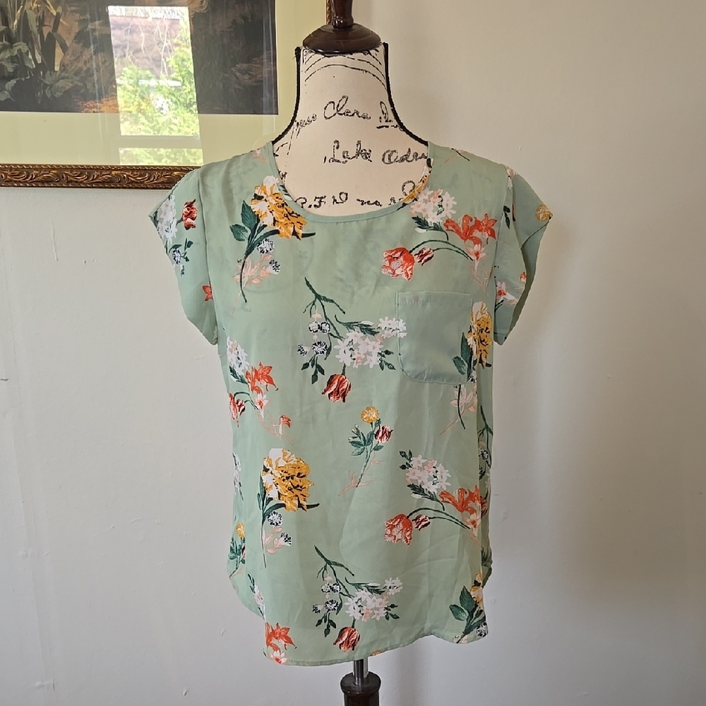 NWOT Floral Green Top